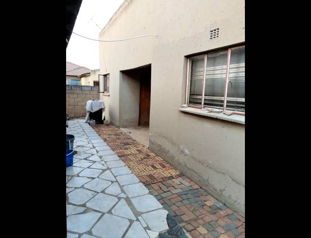 2 BEDROOM HOUSE FOR SALE IN VOSLOORUS